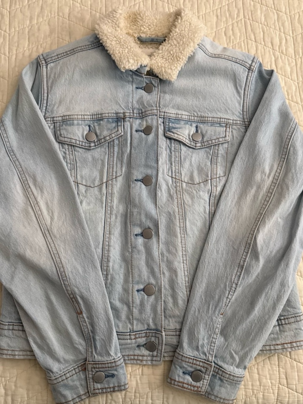 Women’s Light Wash Sherpa Collar Denim Jacket - Light Blue